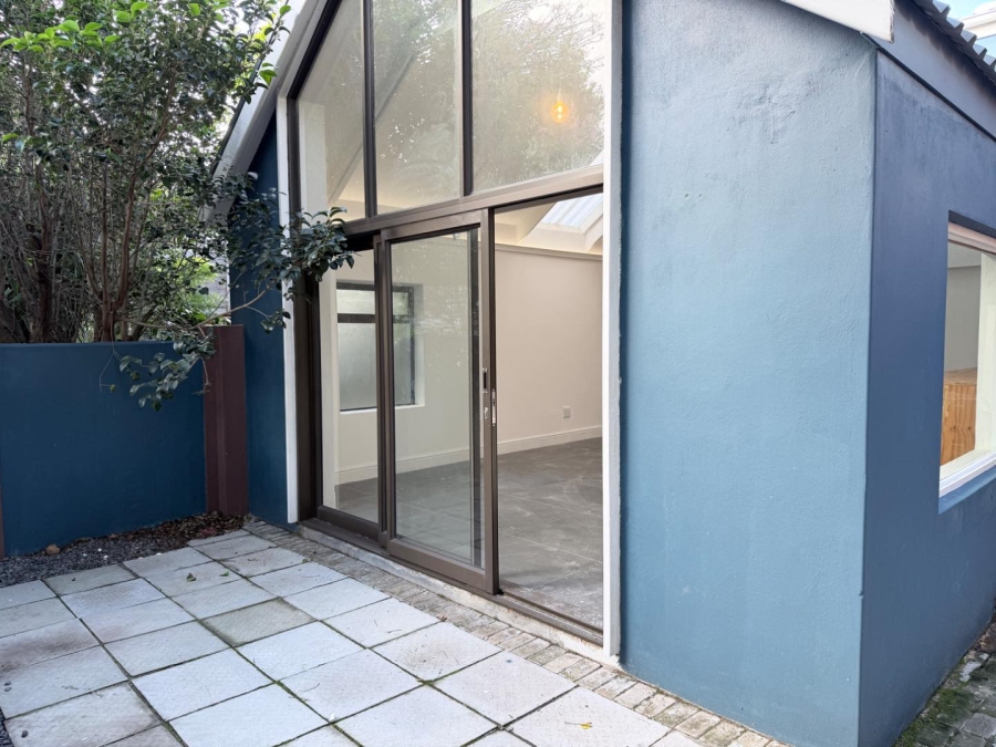 To Let 3 Bedroom Property for Rent in Vredehoek Western Cape